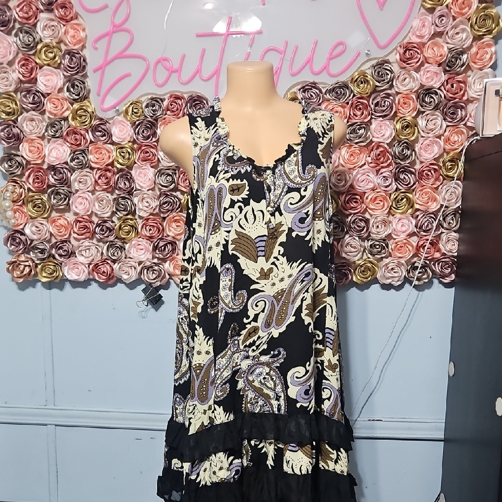 Sleeveless Paisley Mini Dress in Black and Cream